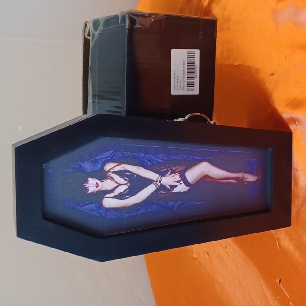 DOLLSKILL IN COLLABORATION WITH ELVIRA COFFIN JEWELERY BOX NIB